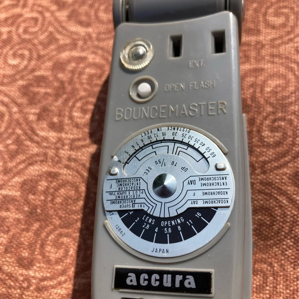 Accura Bounce Master Fan Flash